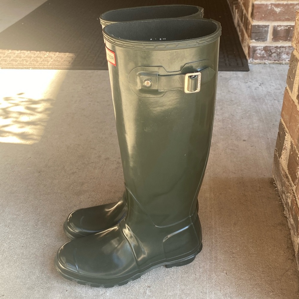 Hunter Tall Gloss Rainboots Size 8